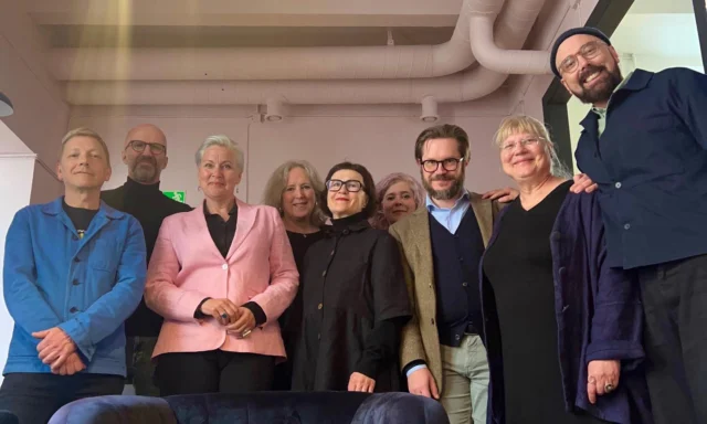 Nätverksträff!✨

NMD inkluderar fyra ensembler/institutioner från var och en av nätverkets  medlemsregioner; 
Piteå Kammaropera @norrbottensmusiken 
@norrlandsoperan 
@estradnorr & @norrdans 

Från vänster: 
Robert Dahl Norsten, Norrlandsoperan; Hasse Östlund, Piteå Kammaropera; Monica Danielson, Piteå Kammaropera; Monica Bergander, Estrad Norr; Anna Thelin, Estrad Norr; Elin Torestad, Norrdans (nästan skymd), @turdan Norrlandsoperan; @sus_jon NMD, @sobranje Norrdans (tillika fotograf 📸)